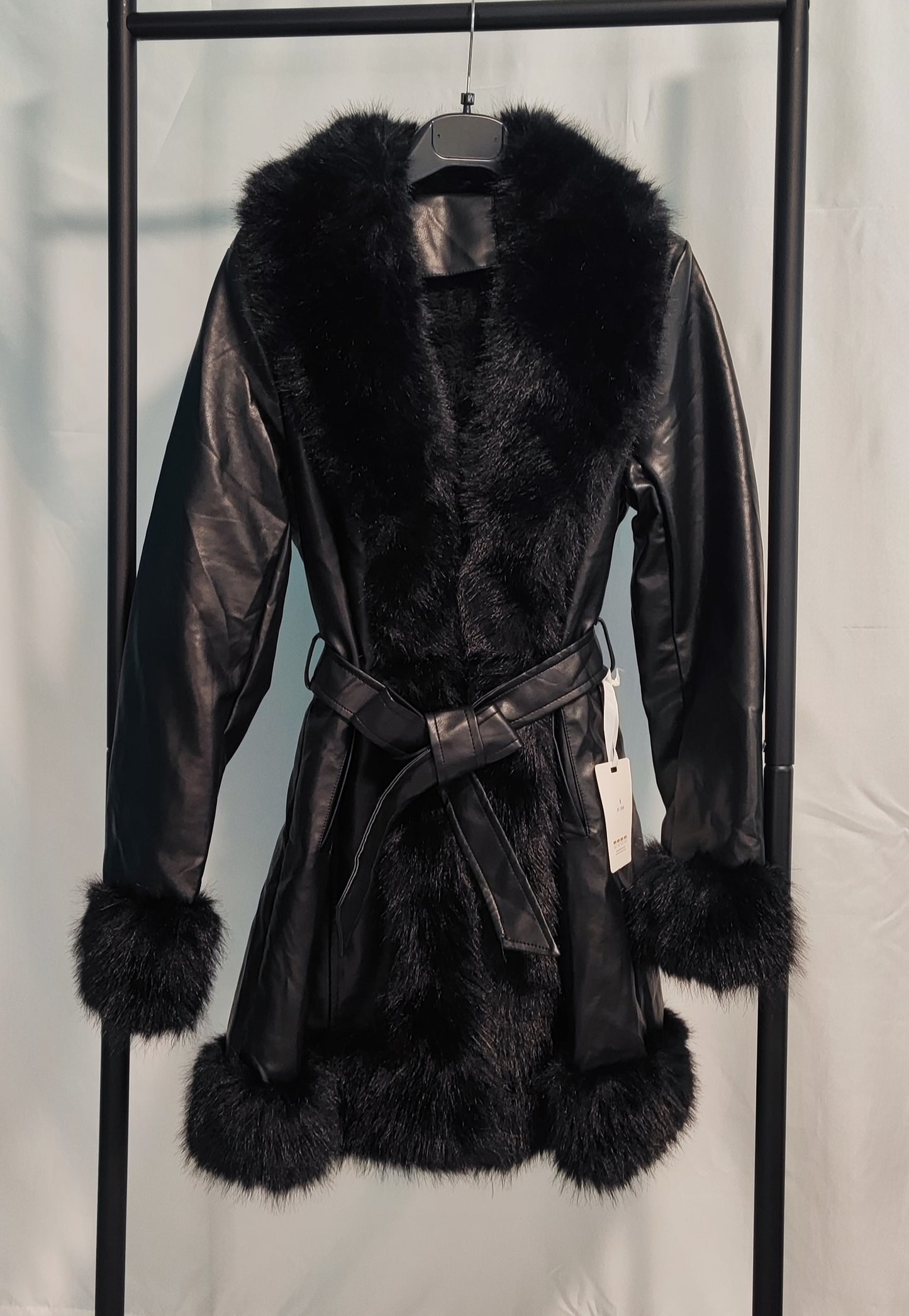 Usnjena jakna z umetnim krznom