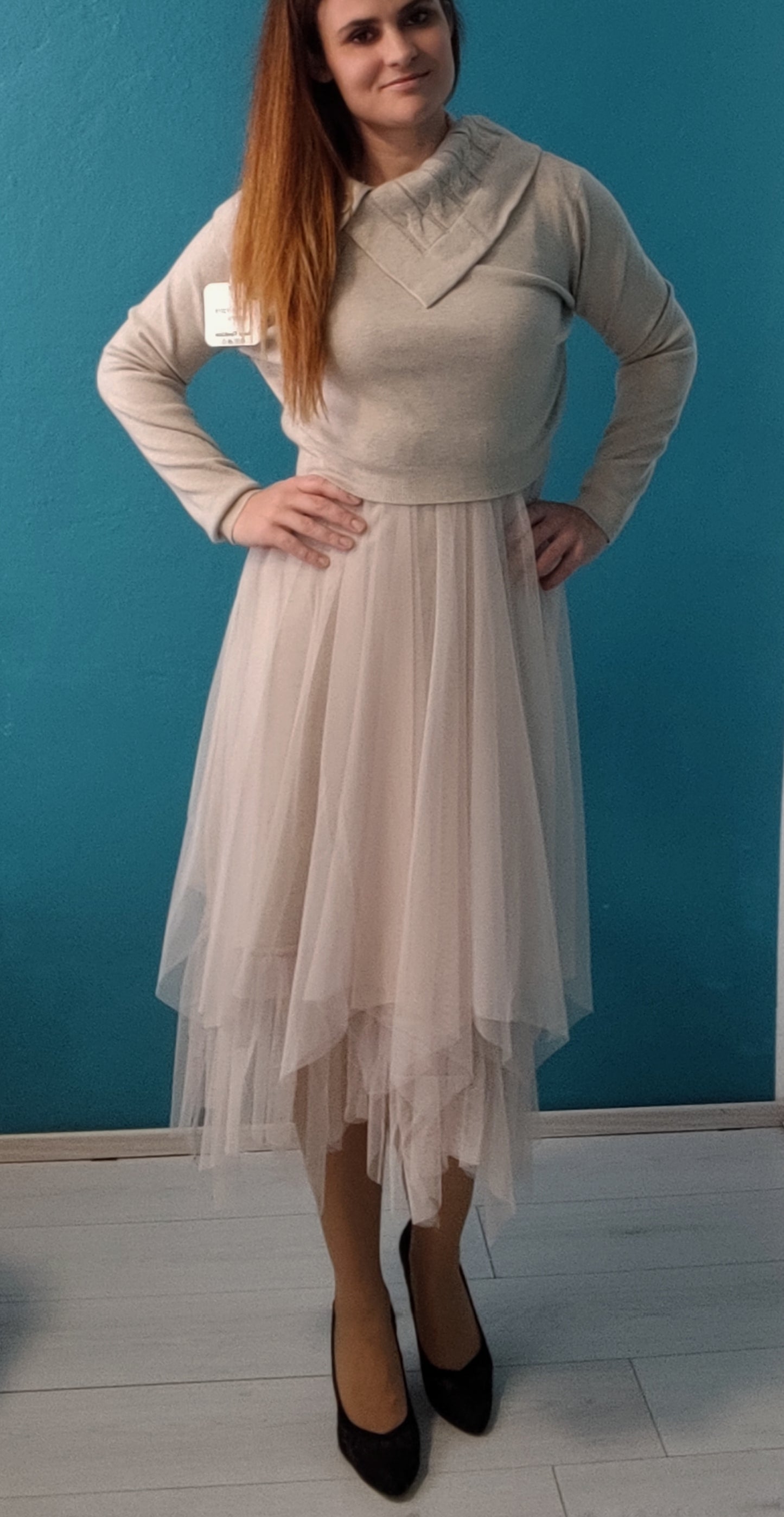 Dvodelna pletena obleka s tilom