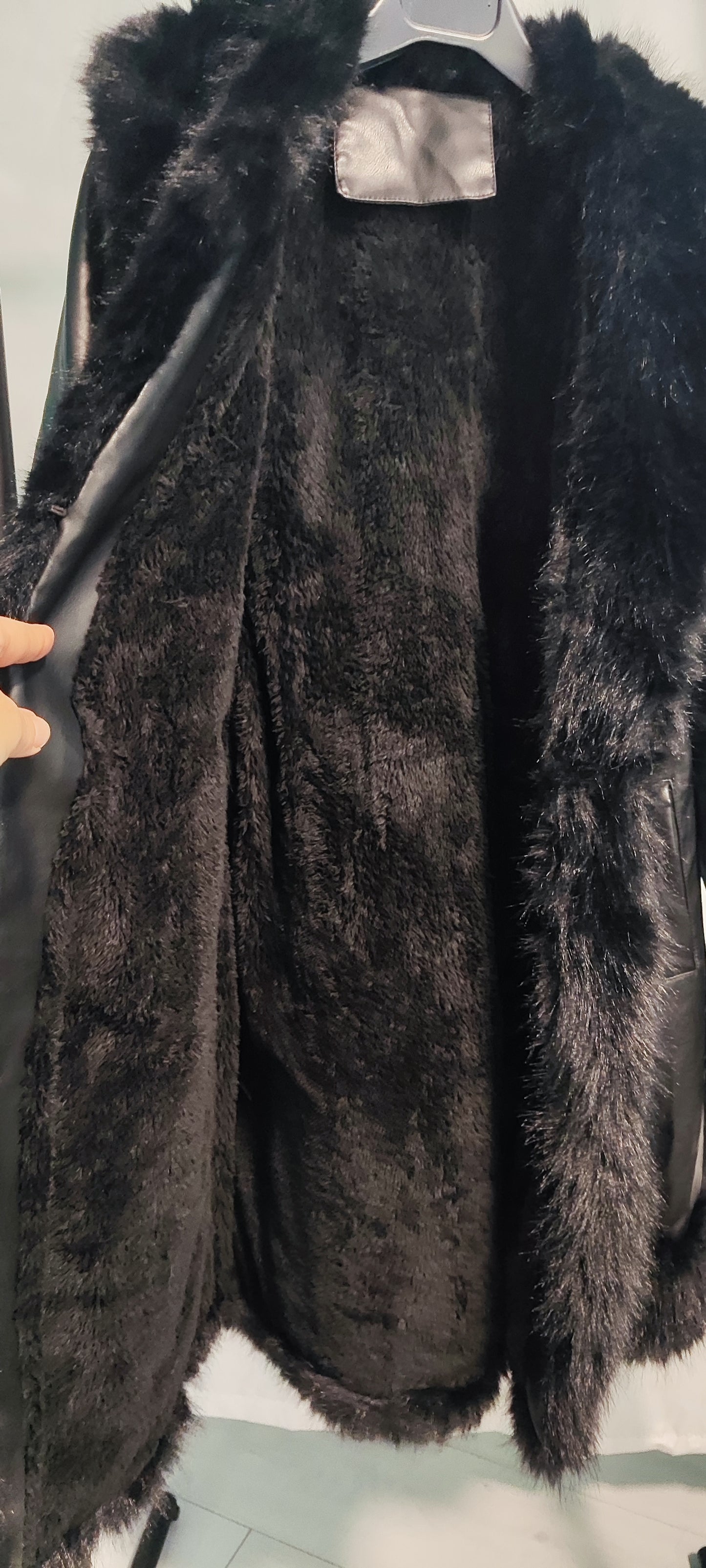 Usnjena jakna z umetnim krznom