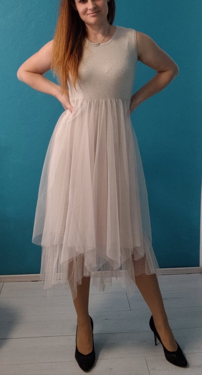 Dvodelna pletena obleka s tilom